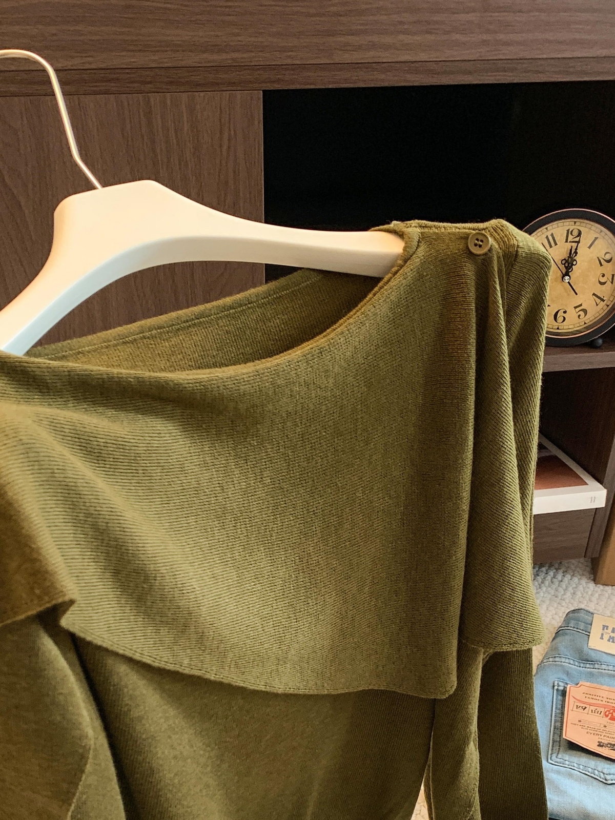 Retro Solid Color Large Lapel Shawl-Style Fake Two-Piece Knit Sweater for Women Slimming Side Slit Early Autumn Versatile Top - Image 4