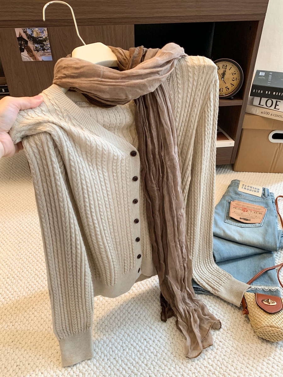 Women’s Retro Cable Knit V-Neck Long Sleeve Cardigan 2026 Fall Winter Two-Piece Set with Scarf